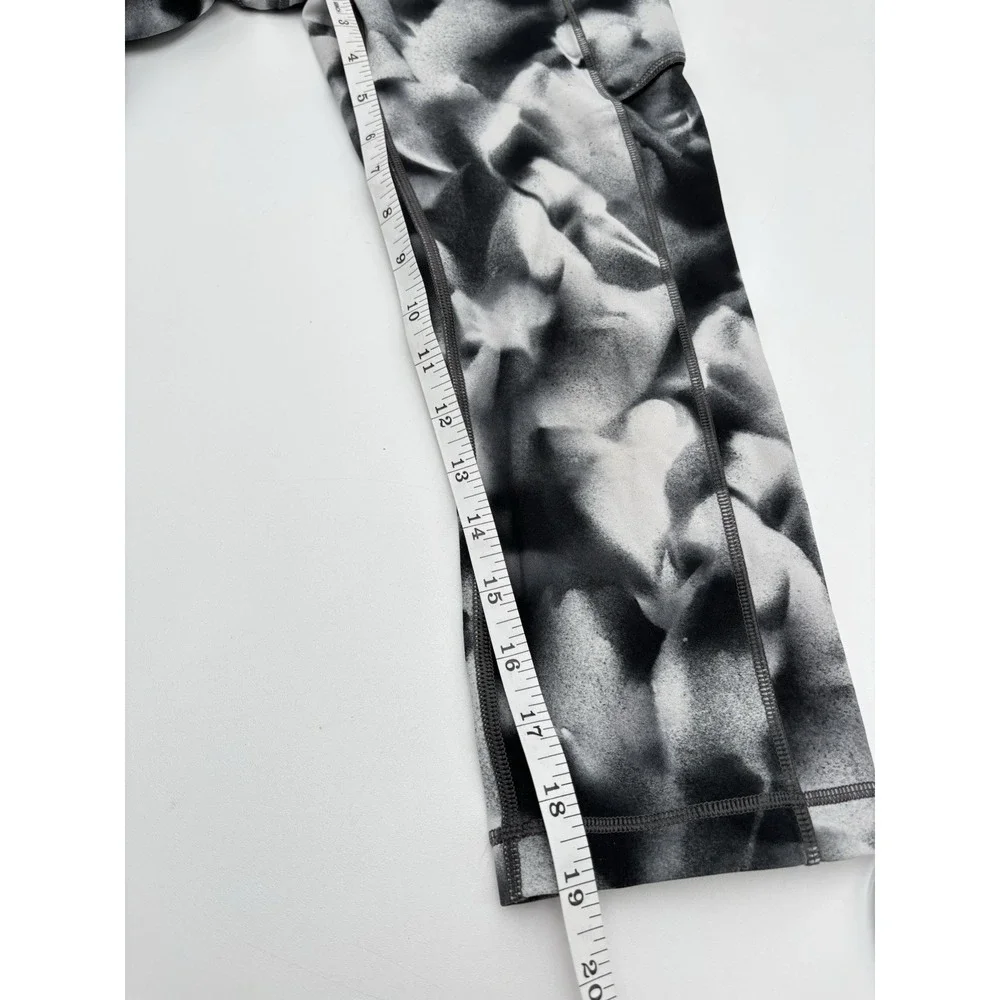 Lululemon Women 6 Crop Leggings 19